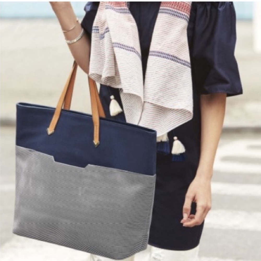 Stella & Dot Navy Tote Bag - Picture 1 of 8